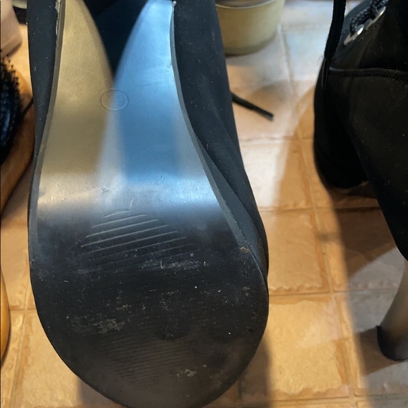 Boots - Picture 4 of 4